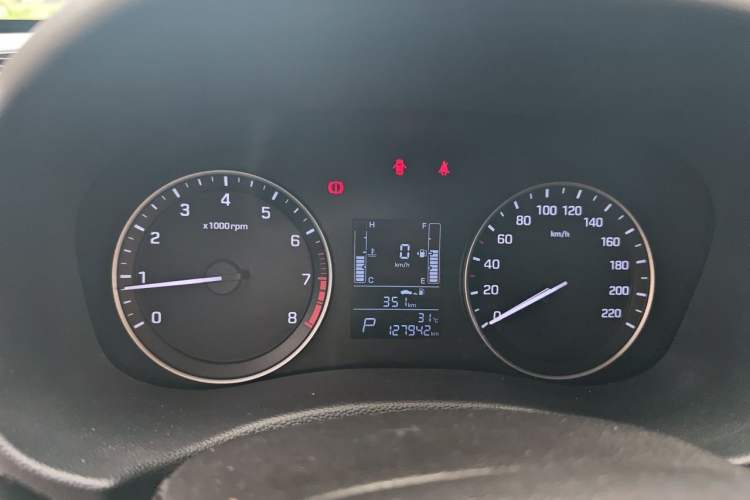 Used Hyundai ix25 2015 1.6L Automatic Two-Wheel-Drive Deluxe DLX Model Instrument Cluster