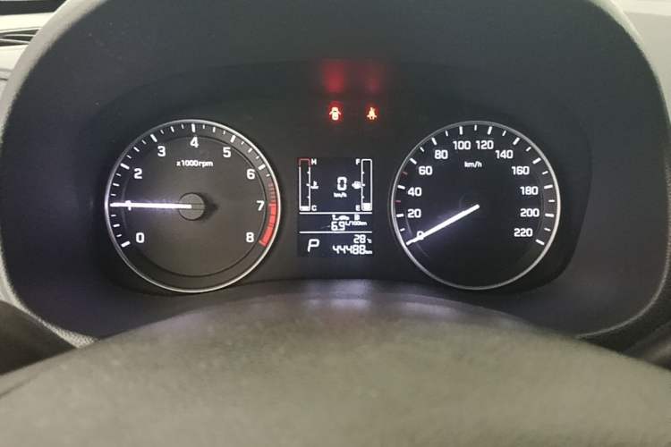Used Hyundai ix25 2015 1.6L Automatic Two-Wheel-Drive Deluxe DLX Model Instrument Cluster