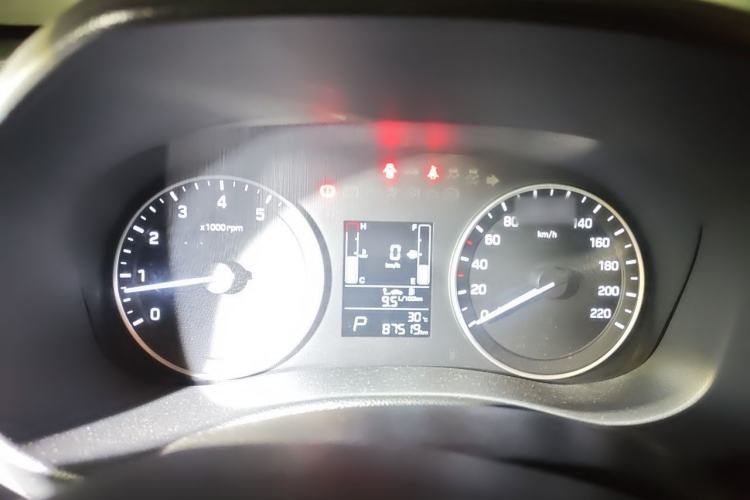 Used Hyundai ix25 2015 1.6L Automatic Two-Wheel-Drive Deluxe DLX Model Instrument Cluster