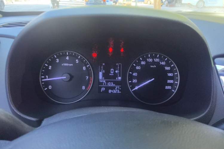 Used Hyundai ix25 2015 1.6L Automatic Two-Wheel Drive Fashionable GS Model Instrument Cluster