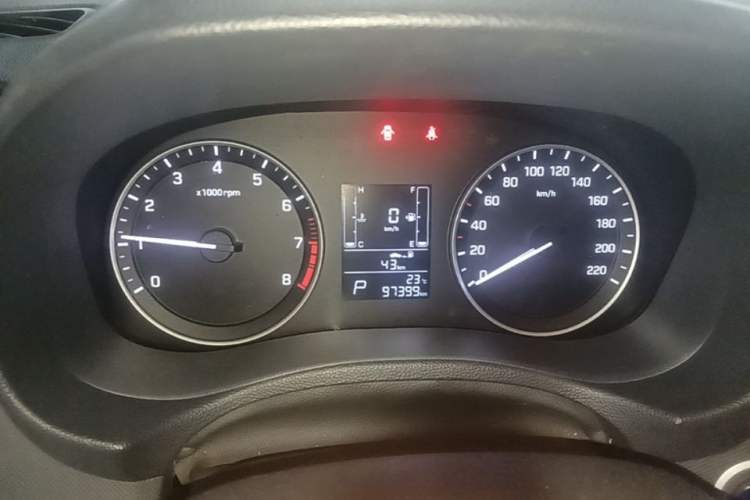 Used Hyundai ix25 2015 1.6L Automatic Two-Wheel-Drive Deluxe DLX Model Instrument Cluster