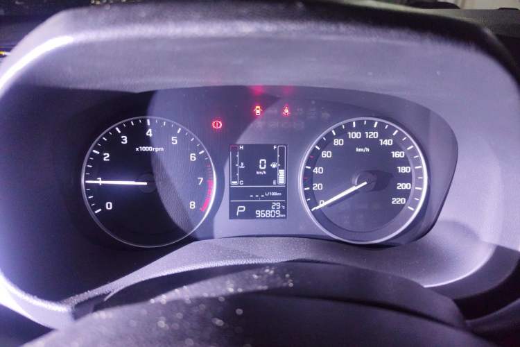 Used Hyundai ix25 2015 1.6L Automatic Two-Wheel-Drive Deluxe DLX Model Instrument Cluster
