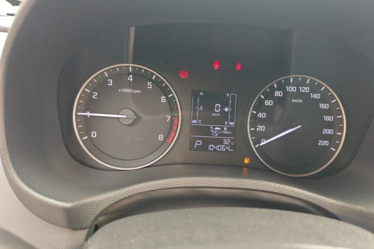 Used Hyundai ix25 2015 1.6L Automatic Two-Wheel-Drive Deluxe DLX Model Instrument Cluster
