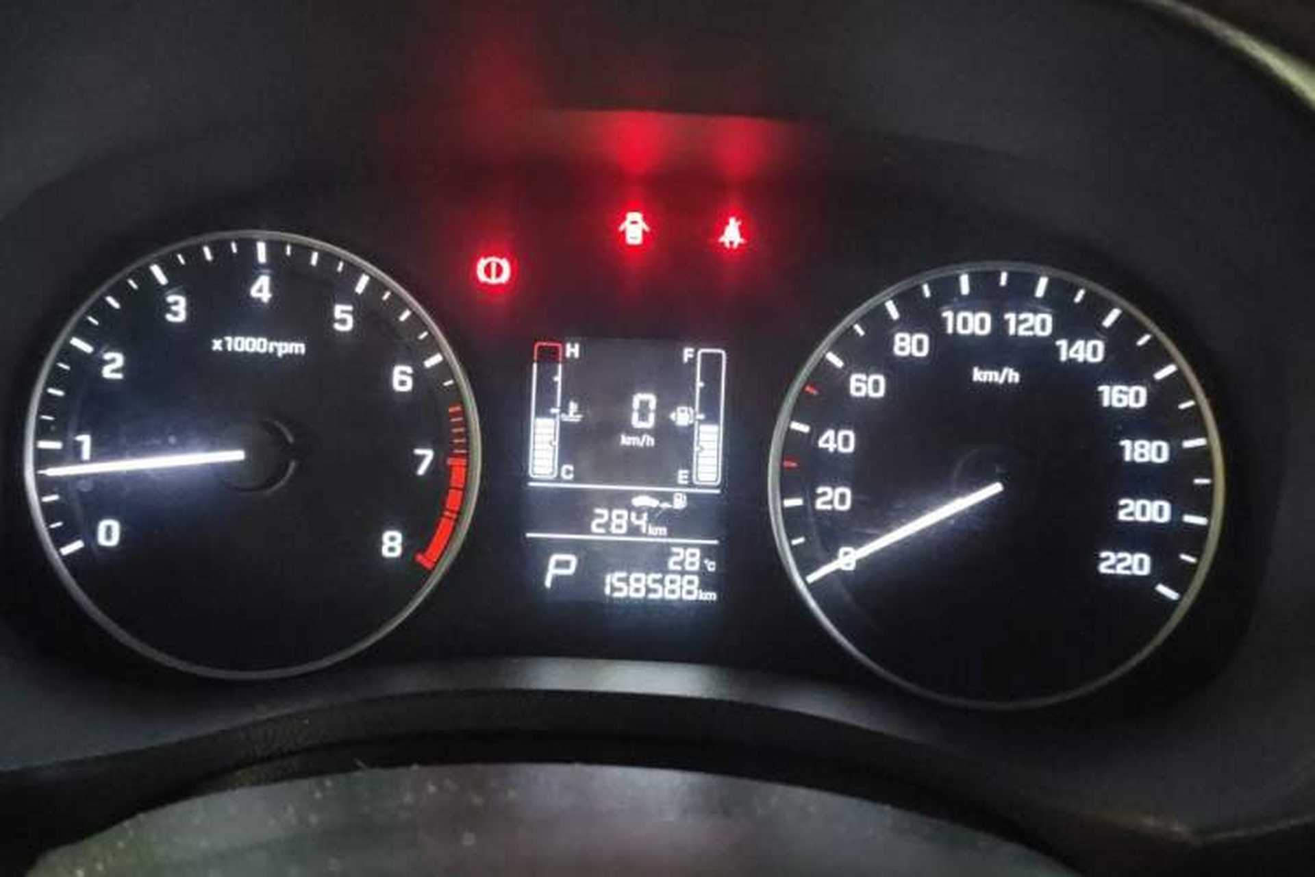 Used Hyundai ix25 2015 1.6L Automatic Two-Wheel-Drive Deluxe DLX Model Instrument Cluster