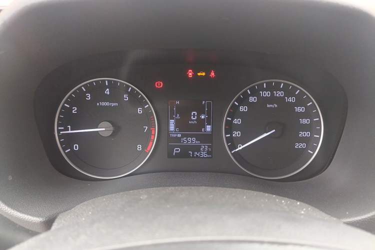 Used Hyundai ix25 2015 1.6L Automatic Two-Wheel-Drive Deluxe DLX Model Instrument Cluster