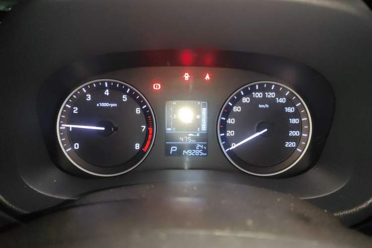 Used Hyundai ix25 2015 1.6L Automatic Two-Wheel-Drive Deluxe DLX Model Instrument Cluster