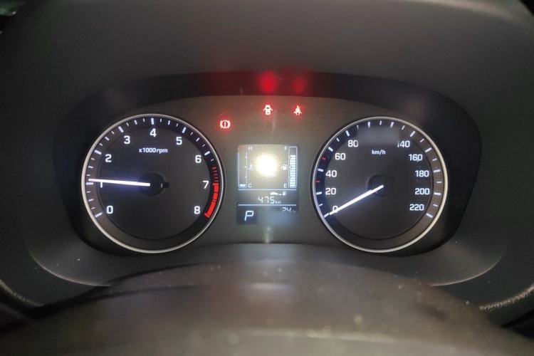 Used Hyundai ix25 2015 1.6L Automatic Two-Wheel-Drive Deluxe DLX Model Instrument Cluster