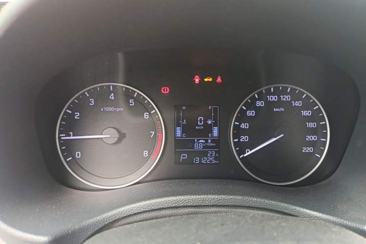 Used Hyundai ix25 2015 1.6L Automatic Two-Wheel-Drive Deluxe DLX Model Instrument Cluster