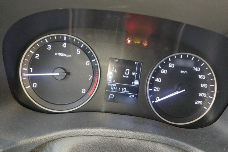 Used Hyundai ix25 2015 1.6L Automatic Two-Wheel-Drive Deluxe DLX Model Instrument Cluster