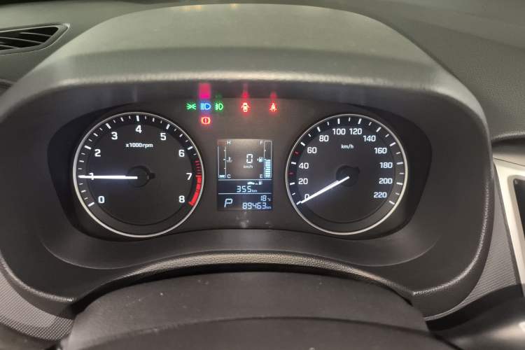 Used Hyundai ix25 2015 1.6L Automatic Two-Wheel Drive Fashionable GS Model Instrument Cluster