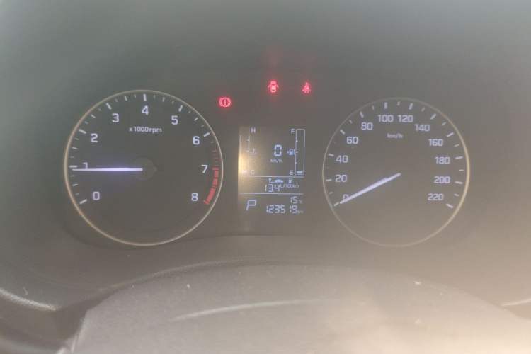 Used Hyundai ix25 2015 1.6L Automatic Two-Wheel-Drive Deluxe DLX Model Instrument Cluster