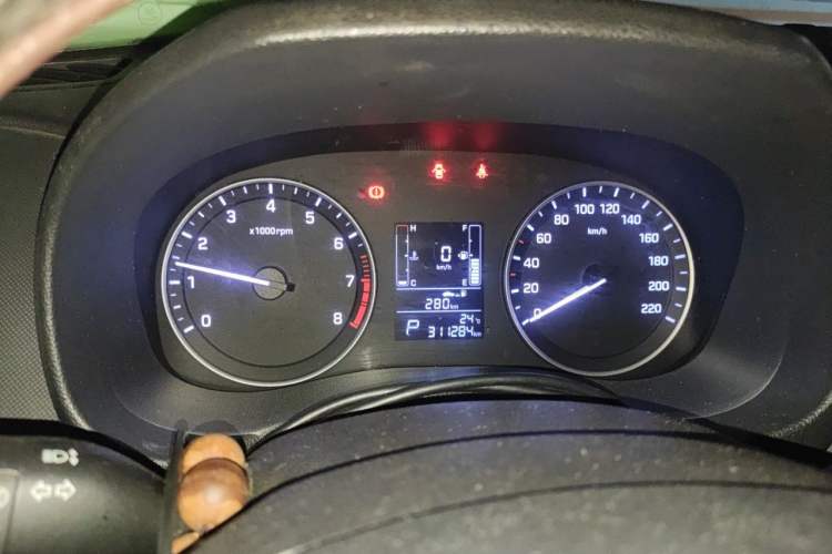 Used Hyundai ix25 2015 1.6L Automatic Two-Wheel-Drive Deluxe DLX Model Instrument Cluster