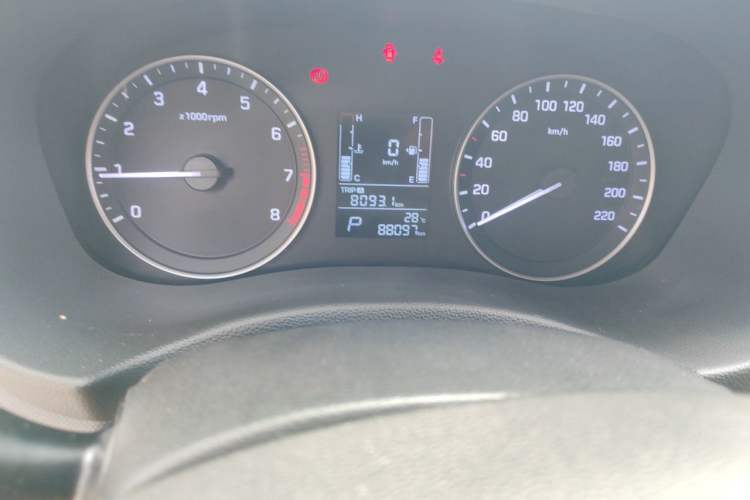 Used Hyundai ix25 2015 1.6L Automatic Two-Wheel-Drive Deluxe DLX Model Instrument Cluster