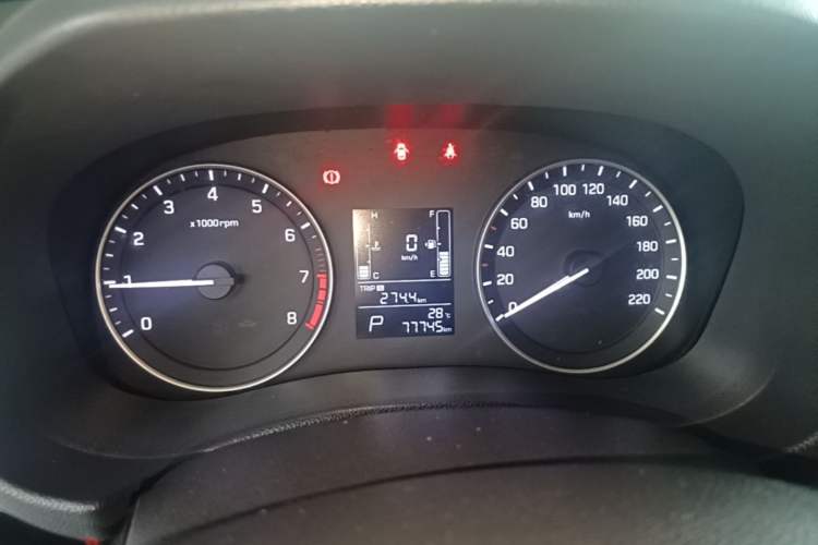 Used Hyundai ix25 2015 1.6L Automatic Two-Wheel-Drive Deluxe DLX Model Instrument Cluster