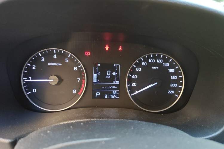 Used Hyundai ix25 2015 1.6L Automatic Two-Wheel-Drive Deluxe DLX Model Instrument Cluster