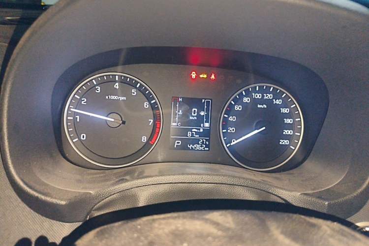 Used Hyundai ix25 2015 1.6L Automatic Two-Wheel-Drive Deluxe DLX Model Instrument Cluster