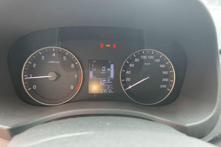 Used Hyundai ix25 2015 1.6L Automatic Two-Wheel-Drive Deluxe DLX Model Instrument Cluster