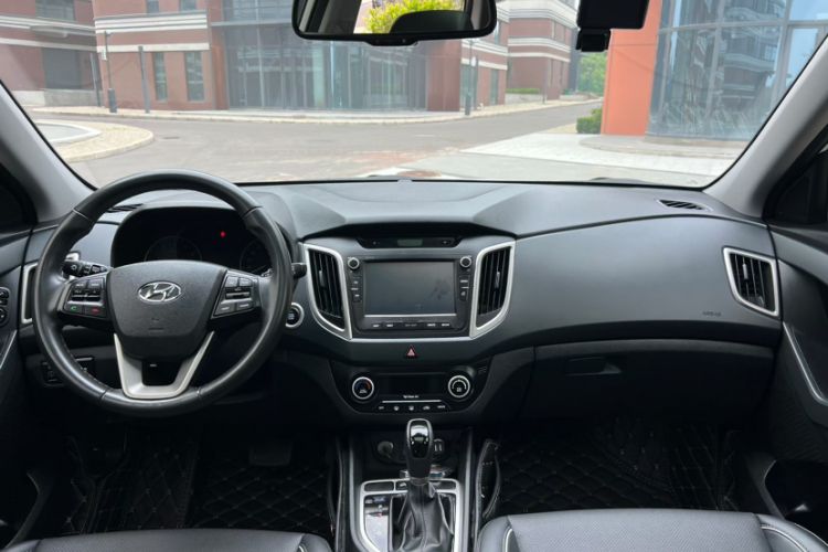 Used Hyundai ix25 2015 1.6L Automatic Two-Wheel-Drive Deluxe DLX Model Interior 1