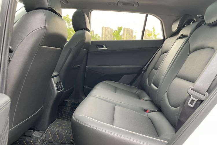 Used Hyundai ix25 2015 1.6L Automatic Two-Wheel-Drive Deluxe DLX Model Interior 1