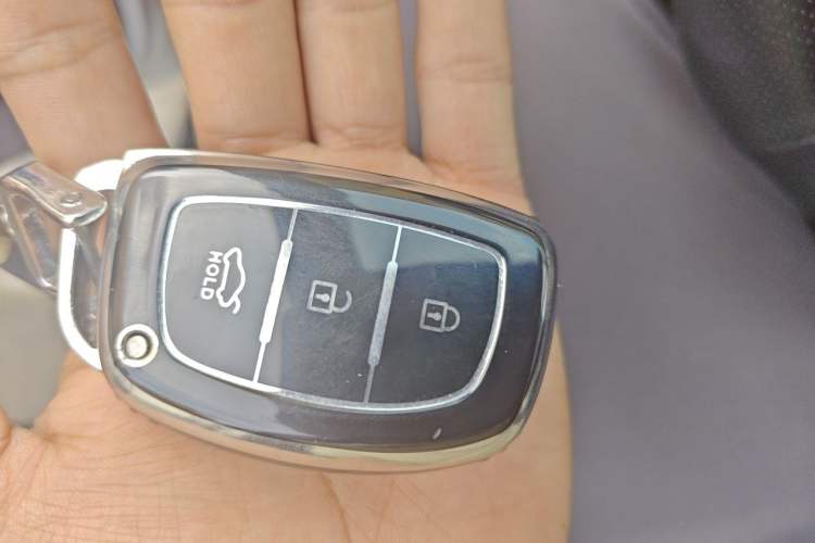 Used Hyundai ix25 2015 1.6L Automatic Two-Wheel-Drive Deluxe DLX Model Interior 1