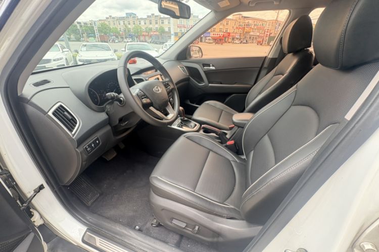 Used Hyundai ix25 2015 1.6L Automatic Two-Wheel-Drive Deluxe DLX Model Interior 1