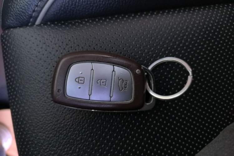 Used Hyundai ix25 2015 1.6L Automatic Two-Wheel-Drive Deluxe DLX Model Interior 1