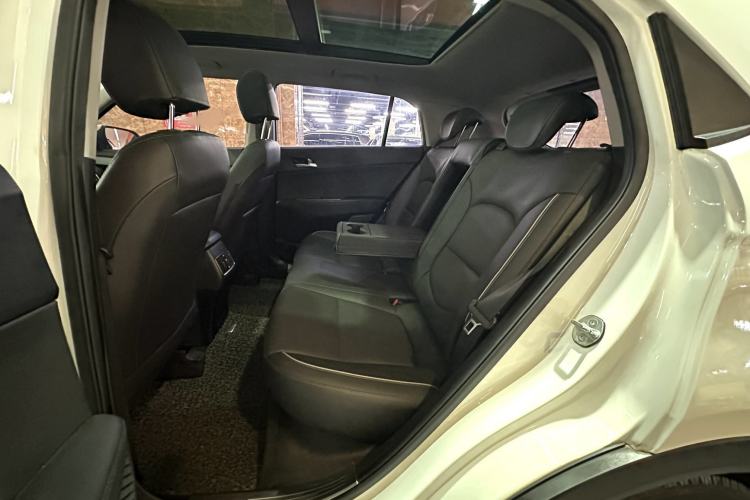 Used Hyundai ix25 2015 1.6L Automatic Two-Wheel-Drive Deluxe DLX Model Interior 11