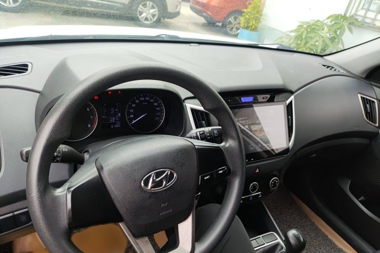 Used Hyundai ix25 2015 1.6L Manual Two-Wheel Drive Fashionable GS Model Interior 2