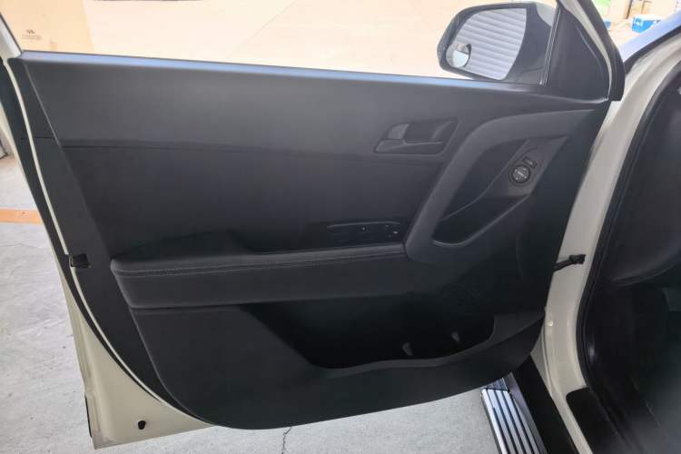 Used Hyundai ix25 2015 1.6L Manual Two-Wheel Drive Fashionable GS Model Interior 2