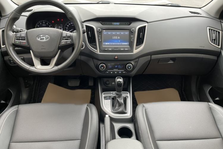 Used Hyundai ix25 2015 1.6L Automatic Two-Wheel-Drive Deluxe DLX Model Interior 2