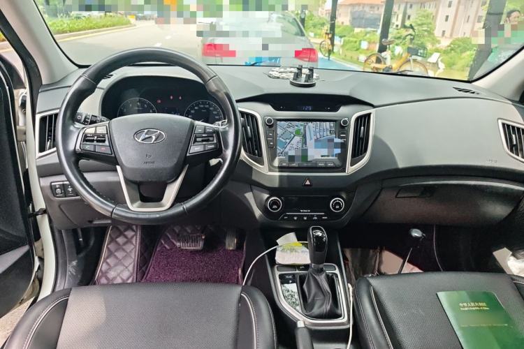 Used Hyundai ix25 2015 1.6L Automatic Two-Wheel-Drive Deluxe DLX Model Interior 2