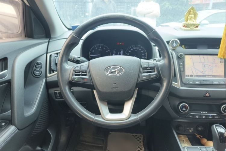 Used Hyundai ix25 2015 1.6L Automatic Two-Wheel-Drive Deluxe DLX Model Interior 2