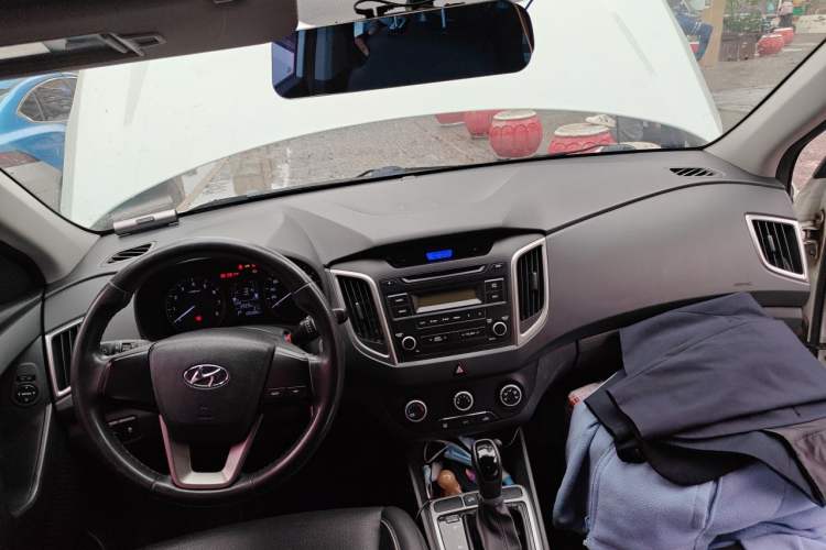 Used Hyundai ix25 2015 1.6L Automatic Two-Wheel Drive Smart GLS Trim Interior 2