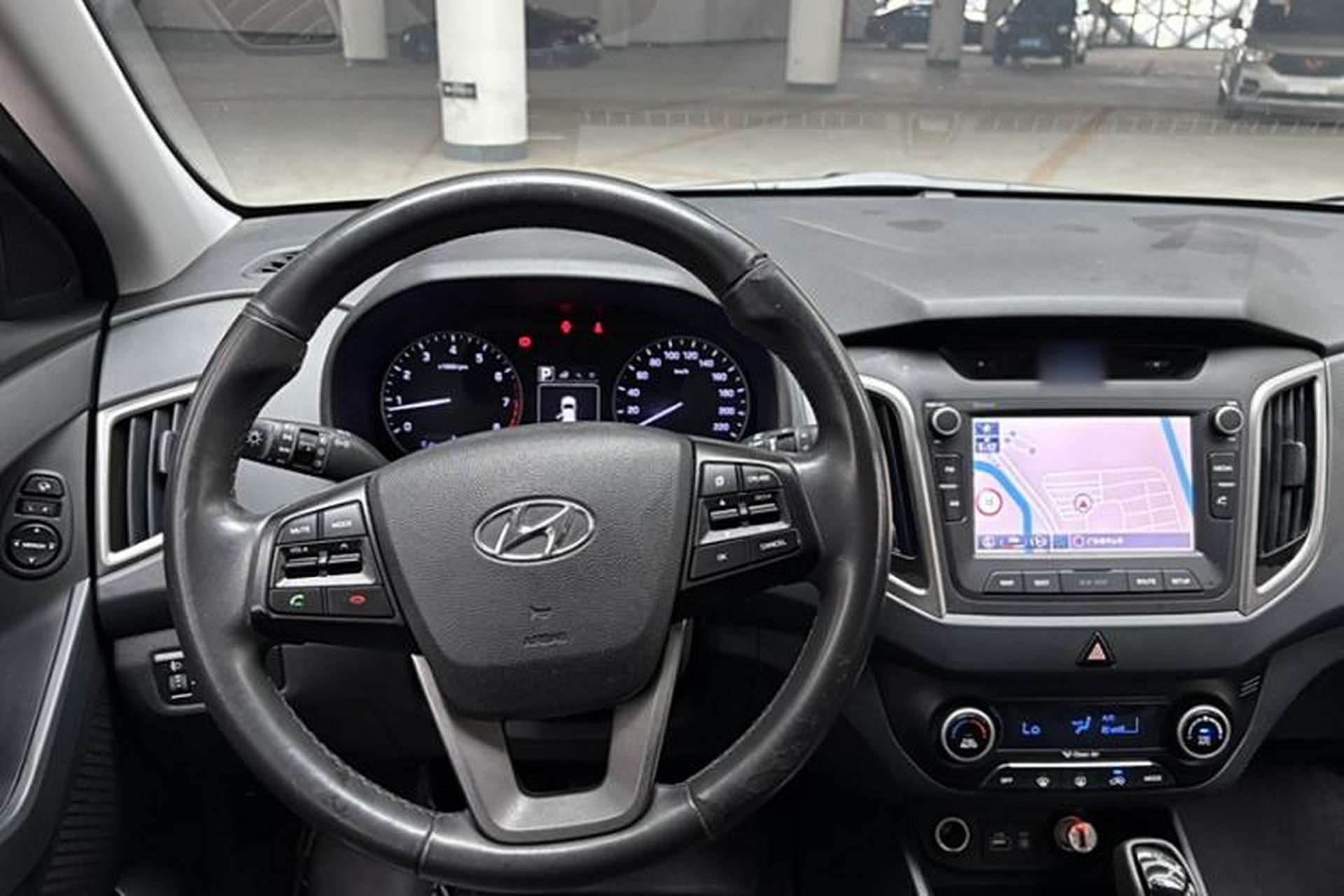 Used Hyundai ix25 2015 2.0L Automatic 4x4 Deluxe DLX Interior 2