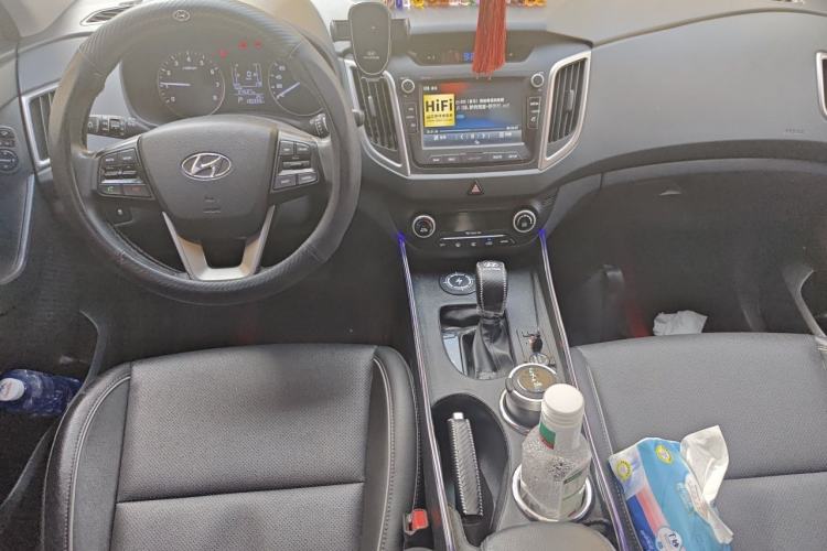 Used Hyundai ix25 2015 1.6L Automatic Two-Wheel-Drive Deluxe DLX Model Interior 2