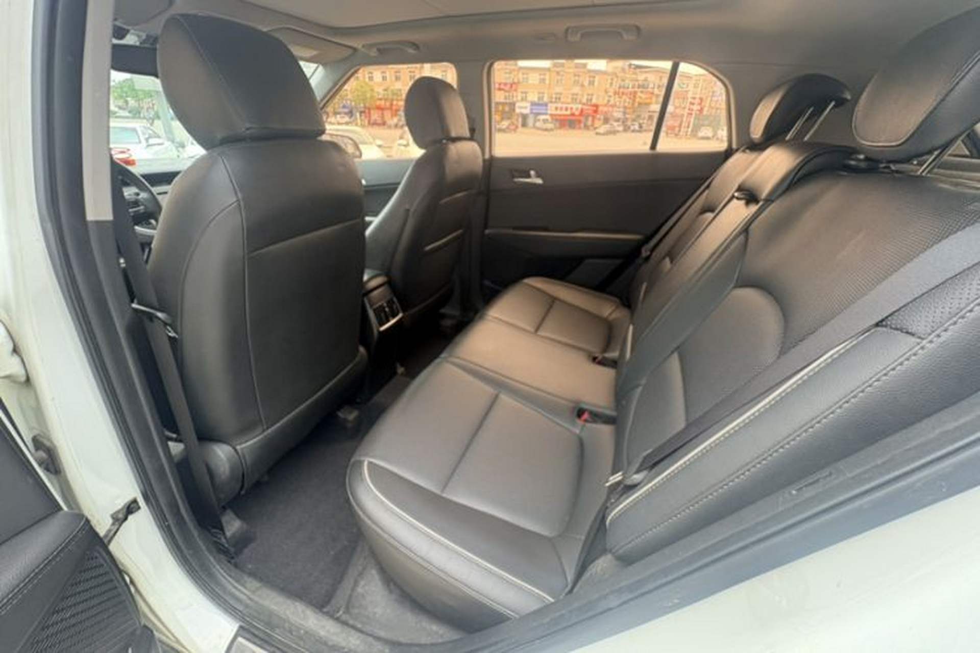 Used Hyundai ix25 2015 1.6L Automatic Two-Wheel-Drive Deluxe DLX Model Interior 2