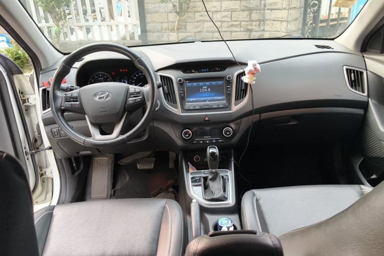 Used Hyundai ix25 2015 1.6L Automatic Two-Wheel-Drive Deluxe DLX Model Interior 2