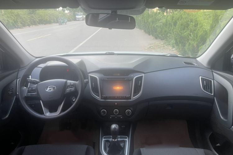 Used Hyundai ix25 2015 1.6L Manual Two-Wheel Drive Fashionable GS Model Interior 2