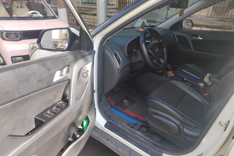 Used Hyundai ix25 2015 1.6L Automatic Two-Wheel Drive Smart GLS Trim Interior 3