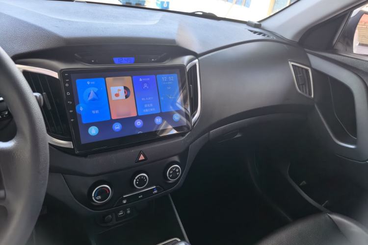 Used Hyundai ix25 2015 1.6L Manual Two-Wheel Drive Fashionable GS Model Interior 3