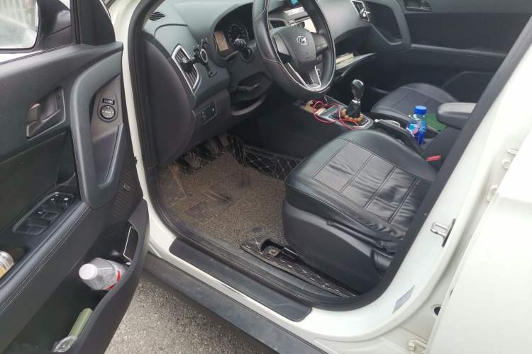 Used Hyundai ix25 2015 1.6L Manual Two-Wheel Drive Fashionable GS Model Interior 3