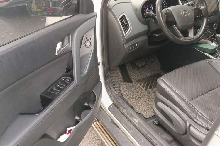 Used Hyundai ix25 2015 1.6L Automatic Two-Wheel Drive Smart GLS Trim Interior 3