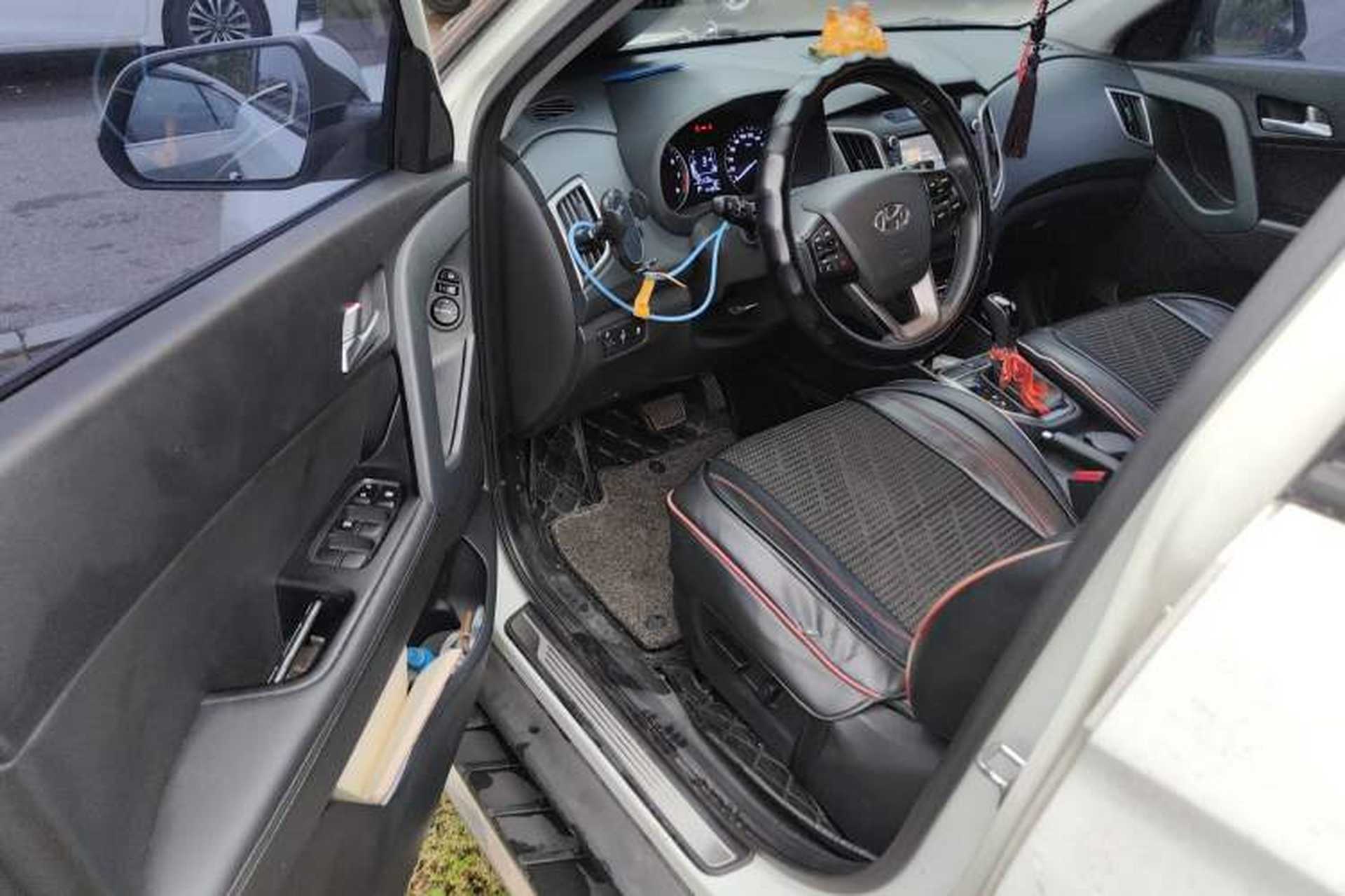 Used Hyundai ix25 2015 1.6L Automatic Two-Wheel-Drive Deluxe DLX Model Interior 3