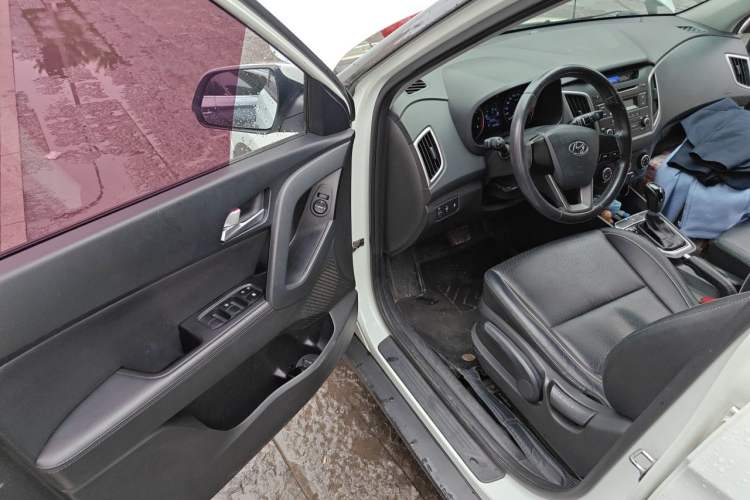Used Hyundai ix25 2015 1.6L Automatic Two-Wheel Drive Smart GLS Trim Interior 3