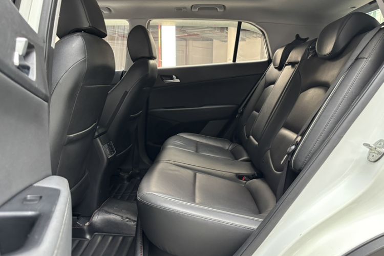 Used Hyundai ix25 2015 2.0L Automatic 4x4 Deluxe DLX Interior 3
