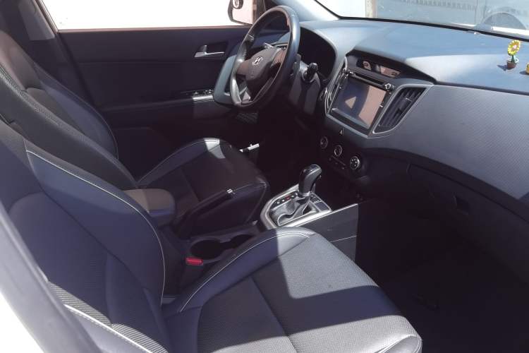 Used Hyundai ix25 2015 1.6L Automatic Two-Wheel Drive Smart GLS Trim Interior 3