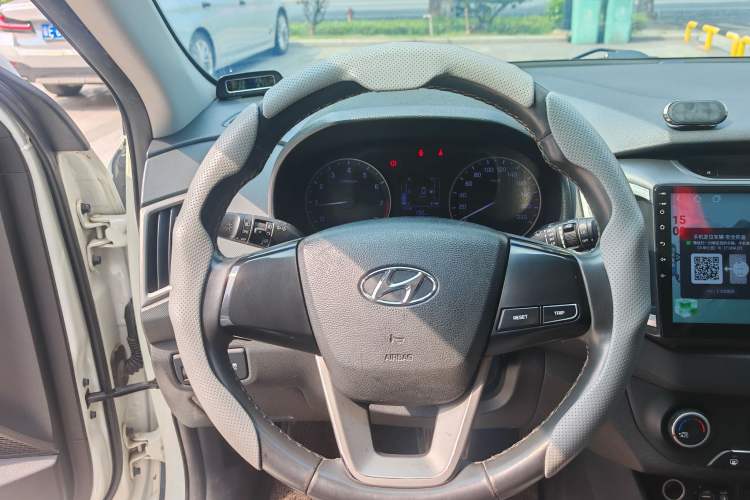 Used Hyundai ix25 2015 1.6L Automatic Two-Wheel Drive Smart GLS Trim Interior 3