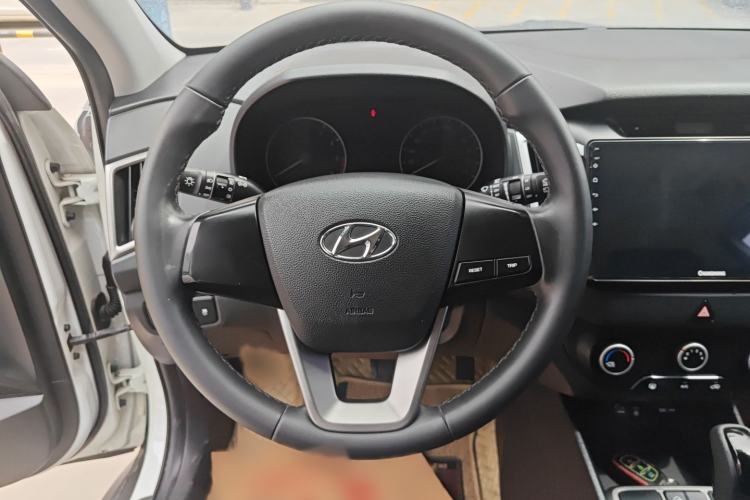 Used Hyundai ix25 2015 1.6L Automatic Two-Wheel Drive Smart GLS Trim Interior 3