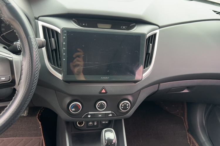 Used Hyundai ix25 2015 1.6L Automatic Two-Wheel Drive Smart GLS Trim Interior 3