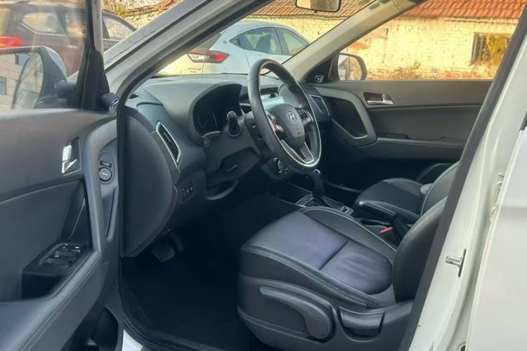 Used Hyundai ix25 2015 1.6L Automatic Two-Wheel Drive Smart GLS Trim Interior 4